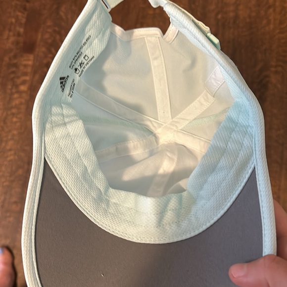 Adidas women’s athletic hat - Picture 4 of 5